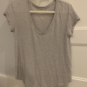 grey and white stripped t-shirt size: xs
